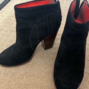 Women’s COACH honey suede bootie size 5.5